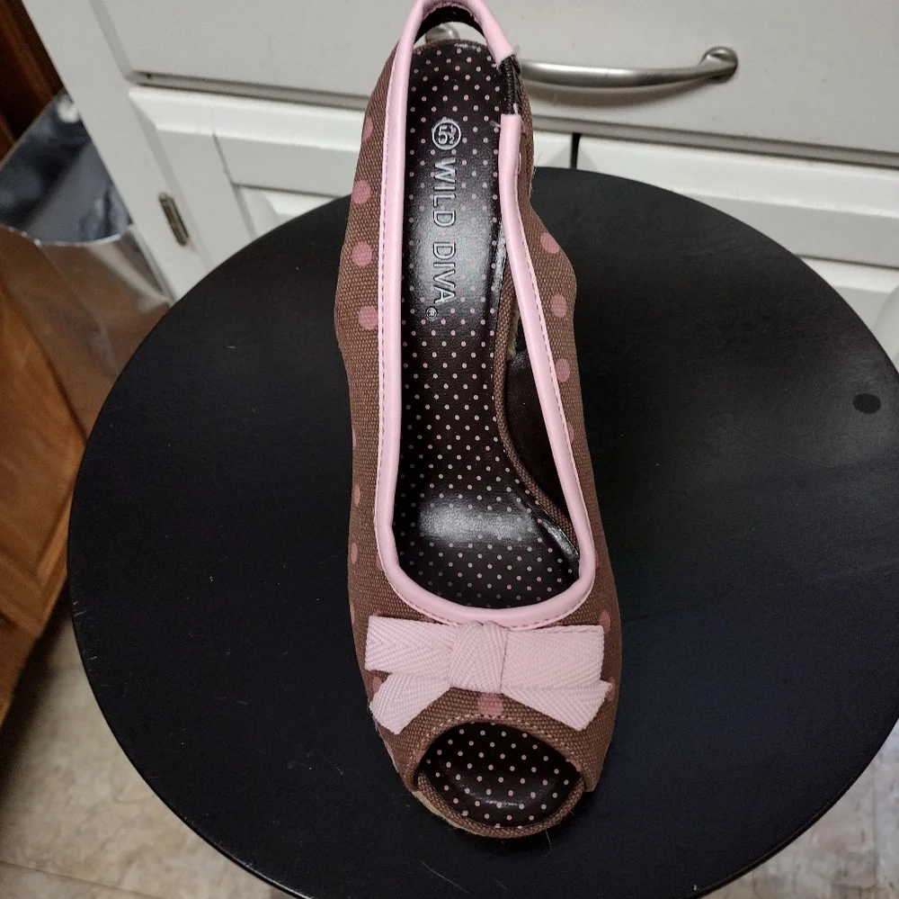 New Women's wild diva brown/pink polka dot wedge sling- size 6 - Picture 2 of 4
